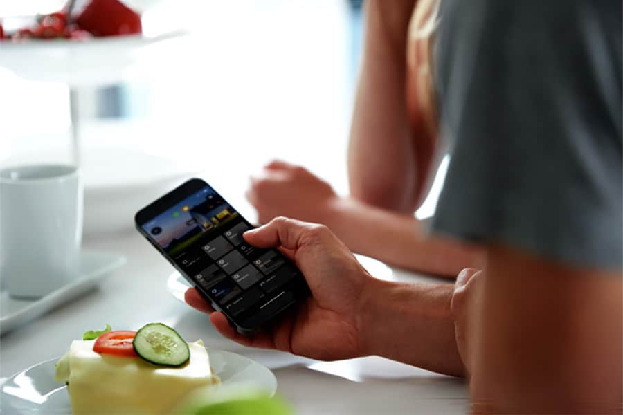 Smart control technology promotes ease of use and installation. 1