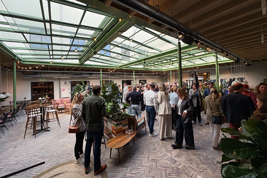 Sliding canopy transforms Tivoli Utrecht 3