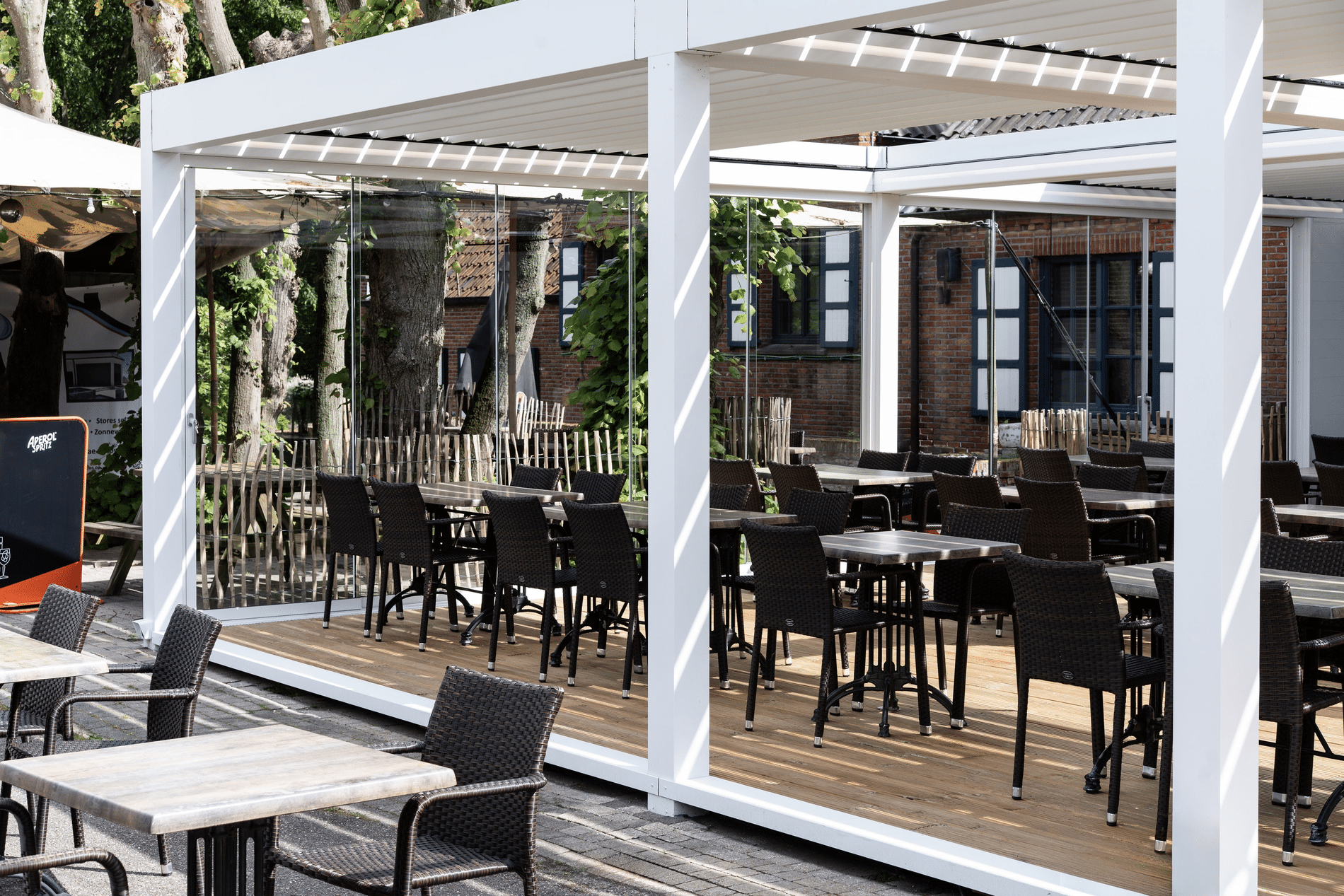 Hoe deze terrasoverkapping een upgrade werd voor horecagelegenheid Tolhuis-Veer in Schelle 2